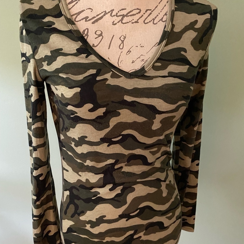 Women’s Army Camouflage Long Sleeve Top Size Small